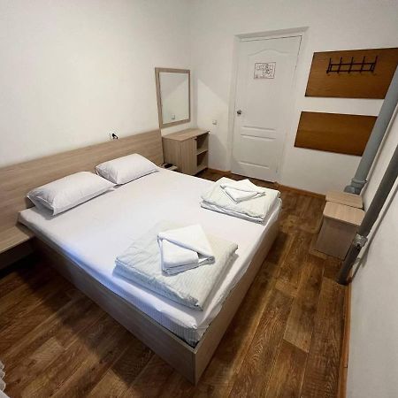 Fox Hostel キエフ エクステリア 写真